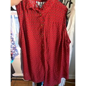 Sleeveless collar button down